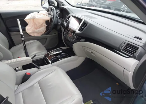 2017 Honda Pilot Touring z USA, uszkodzony, nr VIN 5FNYF6H95HB081128